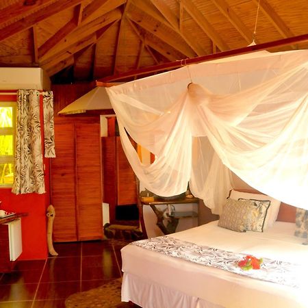 Mango Island Lodges Saint Joseph エクステリア 写真