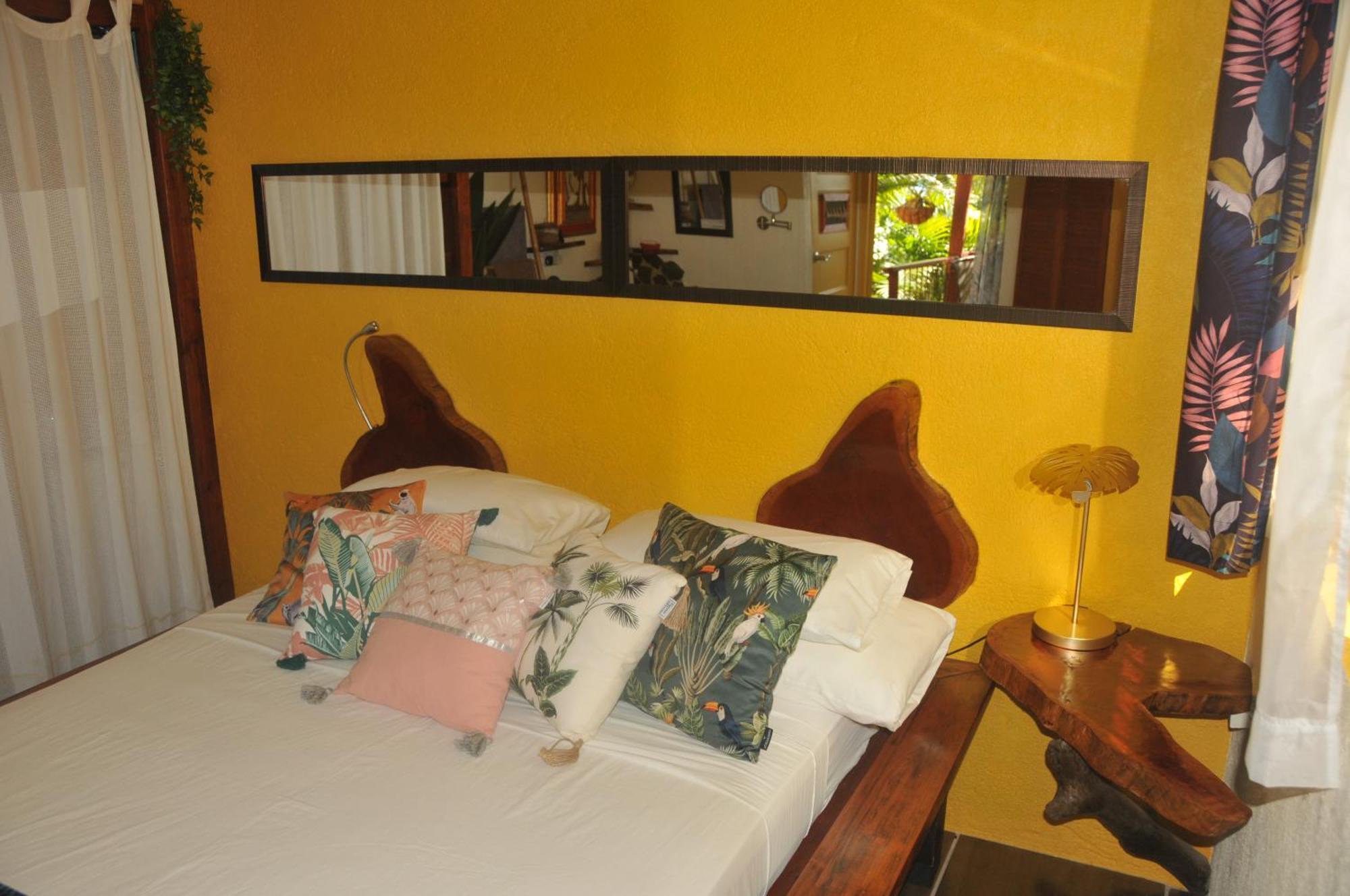 Mango Island Lodges Saint Joseph エクステリア 写真