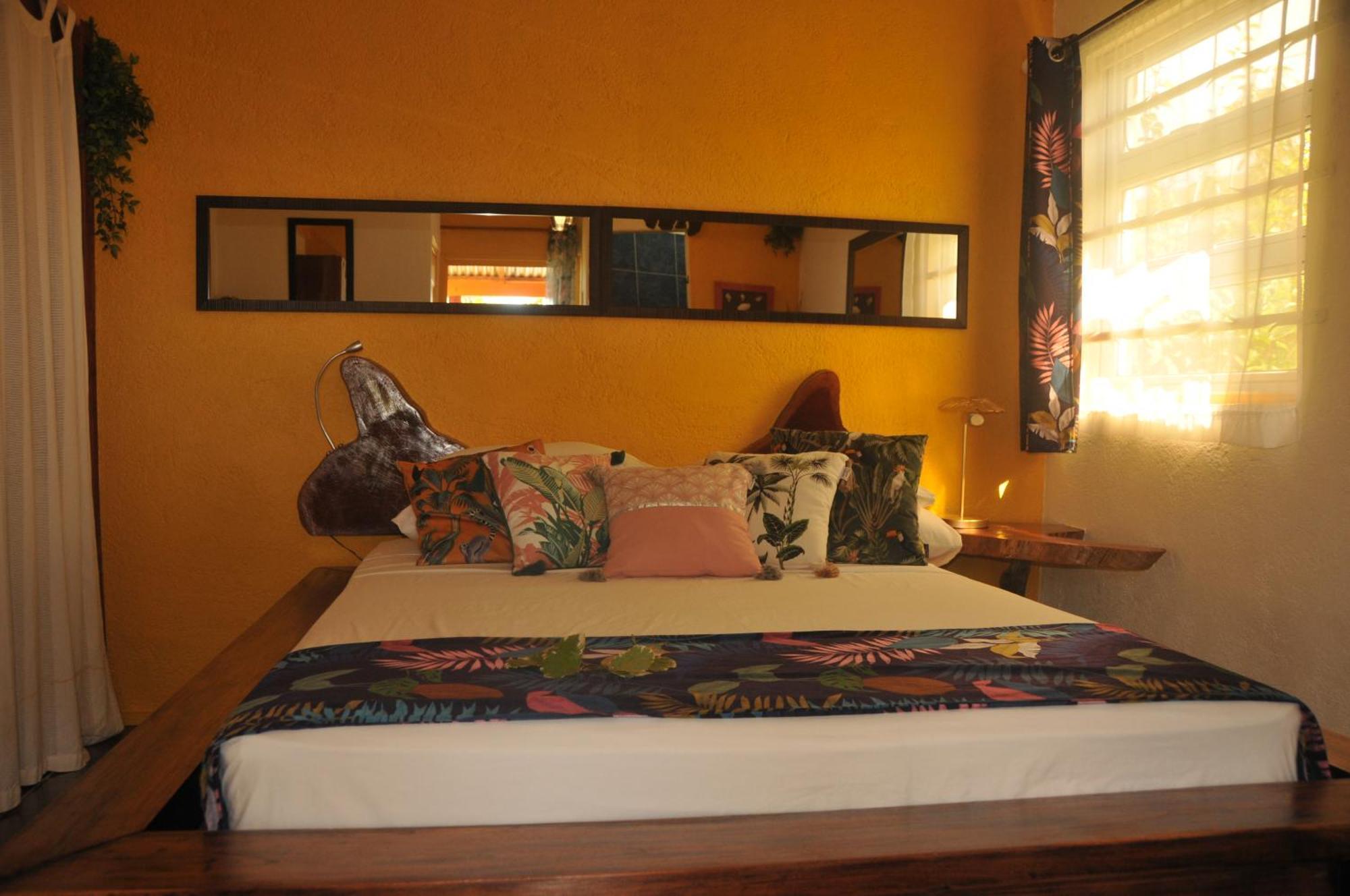 Mango Island Lodges Saint Joseph エクステリア 写真