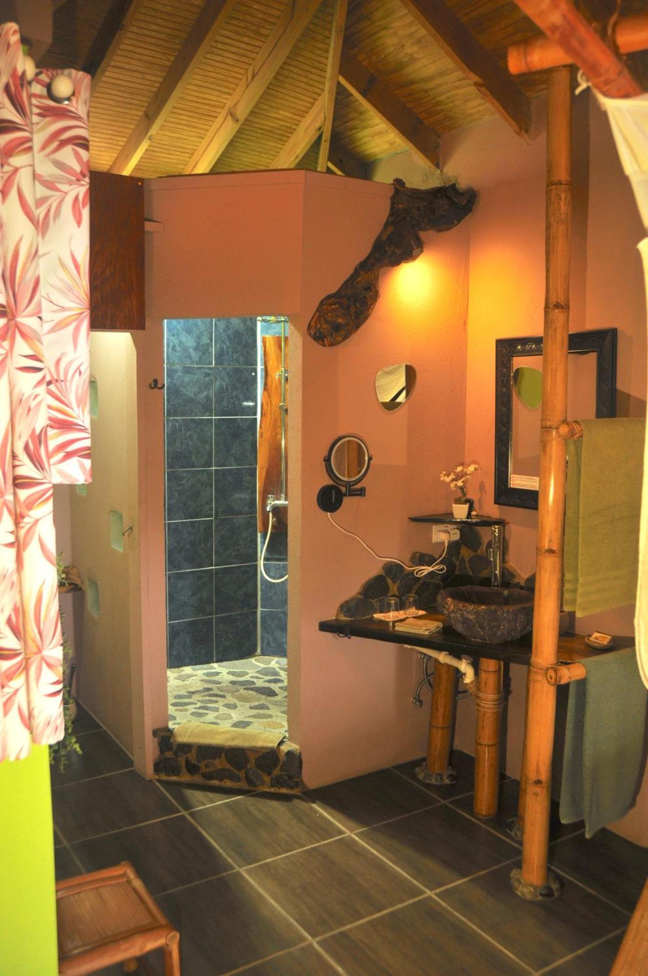 Mango Island Lodges Saint Joseph エクステリア 写真